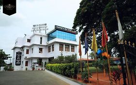 Kumar'S The White House